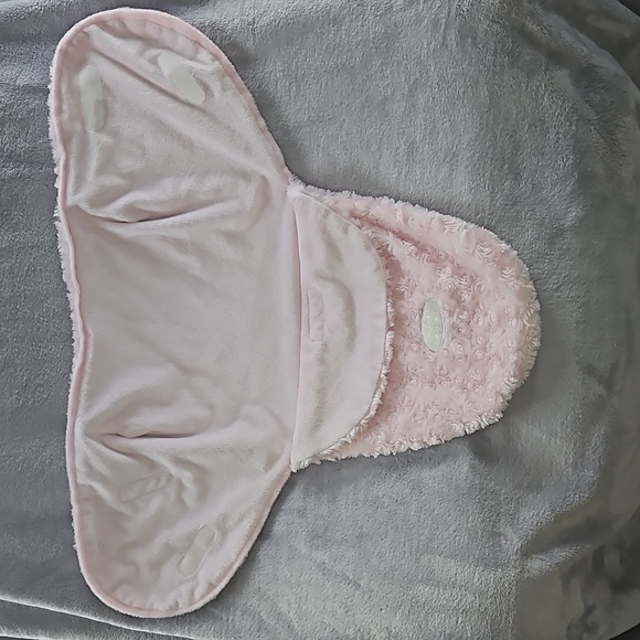 Blankets & Beyond Newborn Snuggle Swaddle - Picture 3 of 7